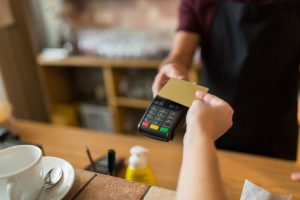 La défiscalisation des pourboires collectés par carte bancaire